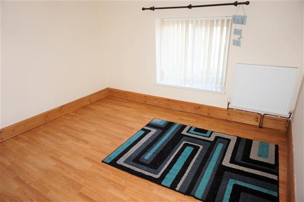 BACK BEDROOM 1 :