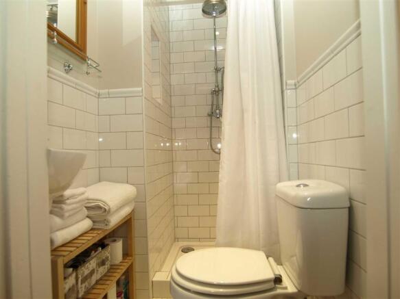 EN SUITE SHOWER ROOM