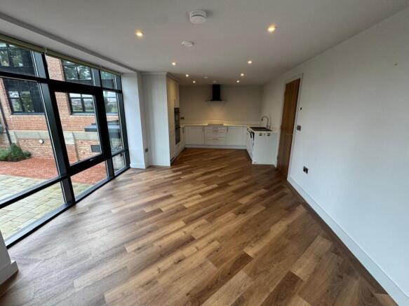 2 bed Flat to rent Image 4