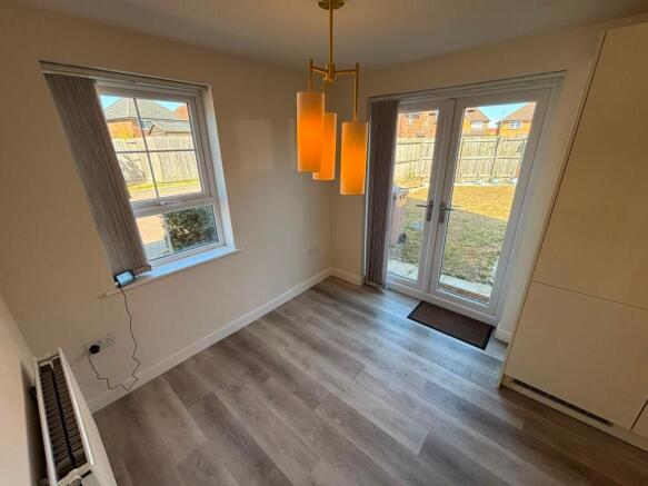 3 bed Semi-Detached to rent Image 4