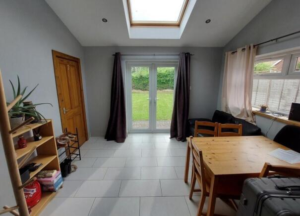 1 bed House Share to rent Image 8