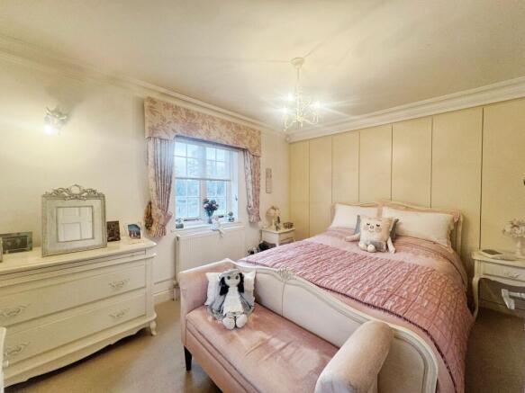 MAIN BEDROOM