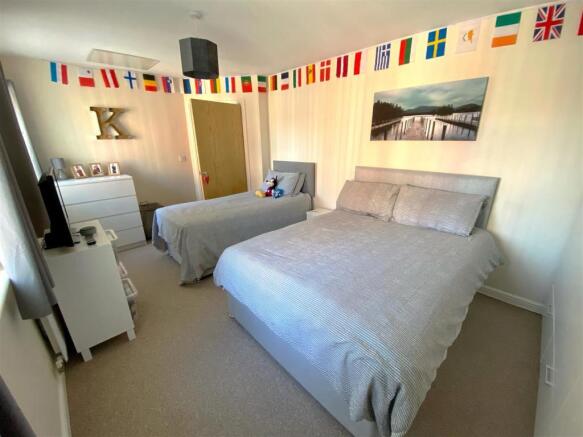 bed 1a.jpg