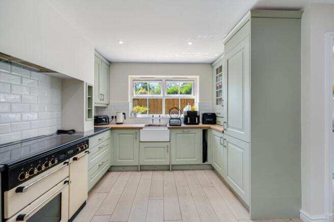 7 bed Detached for sale Image 6