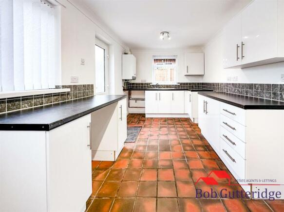 FITTED KITCHEN / DINER