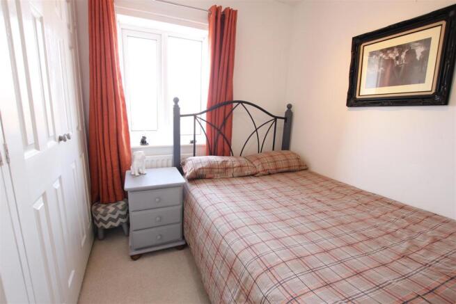 Bedroom 2 (2).JPG
