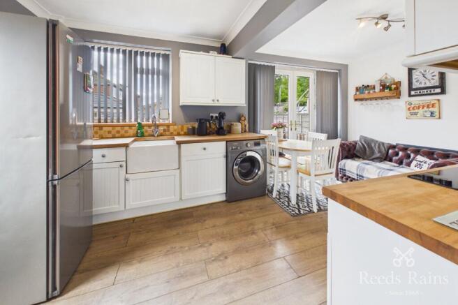 3 bed Semi-Detached for sale Image 10