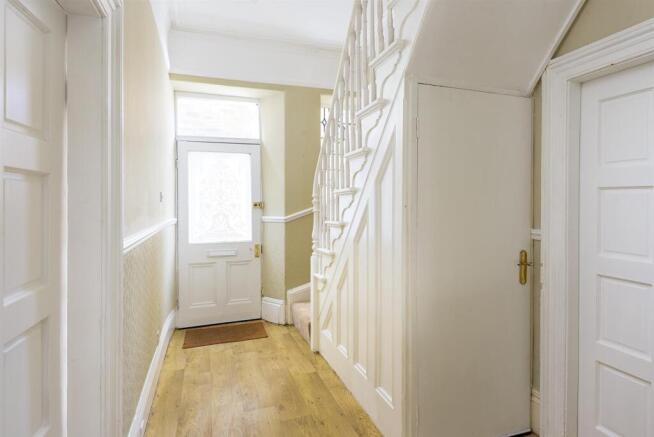 5 bed Detached to rent Image 4