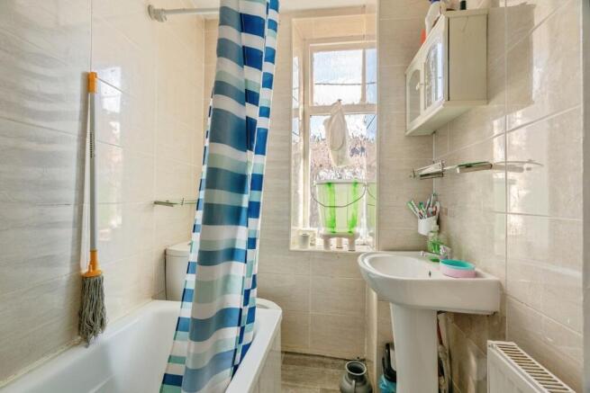 3 bed Terraced for sale Image 10