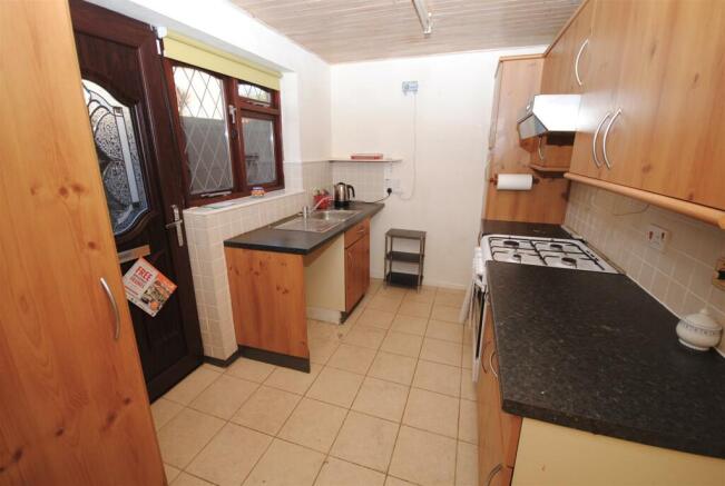 64parlingtonmeadowkitchen.JPG