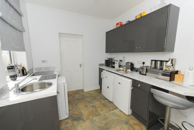 Kitchen/Breakfast...