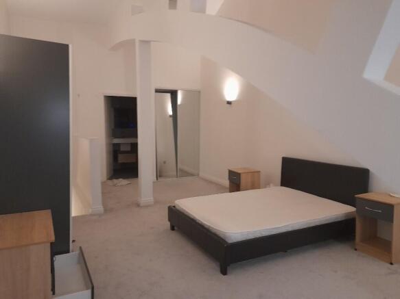 1 bed Duplex to rent Image 11