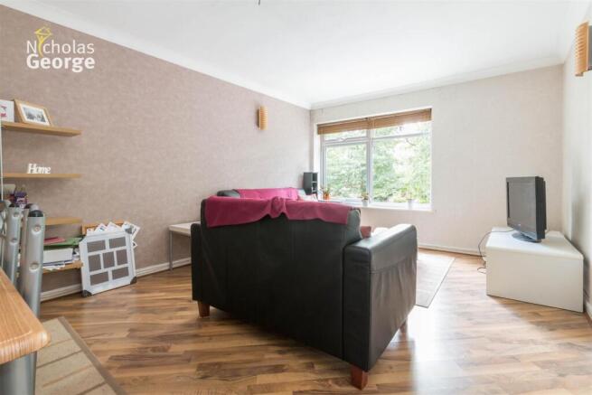 Wawick court 6 lounge.jpg