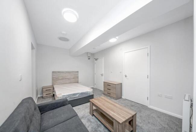 Studio to rent Image 12