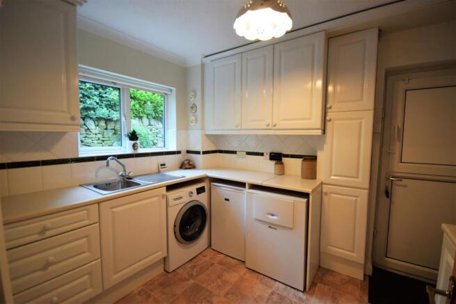 18 10 Stones Drive, HX6 4NY.JPG