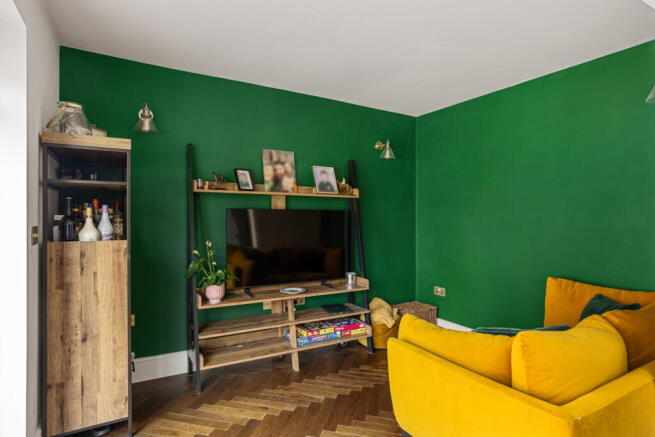 4 bed Semi-Detached for sale Image 10