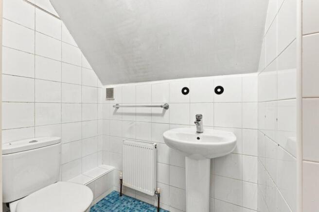 6 bed Detached for sale Image 8