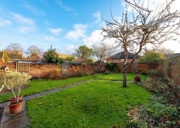 4 Church Road-gdn2.jpg