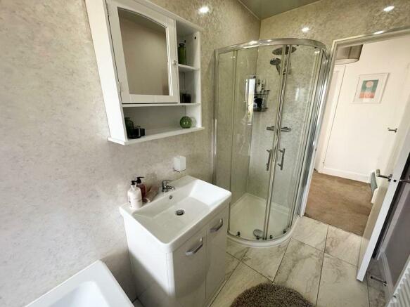 LUXURY BATHROOM