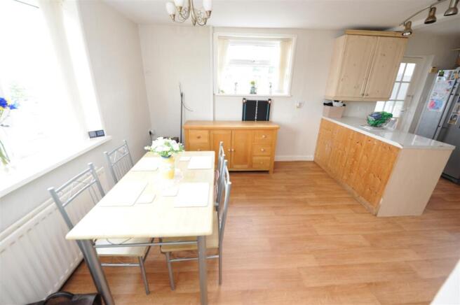 3 bed Semi-Detached for sale Image 8