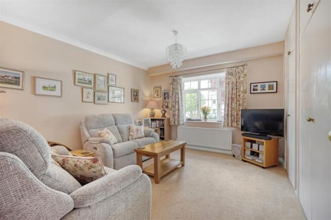5 bed Semi-Detached for sale Image 4