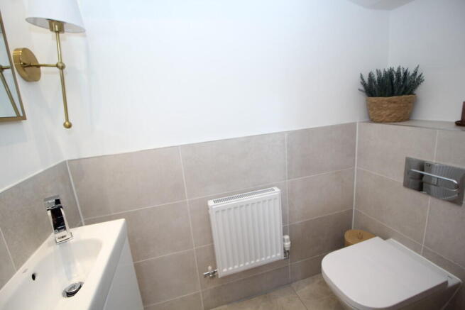 5 bed Detached for sale Image 4