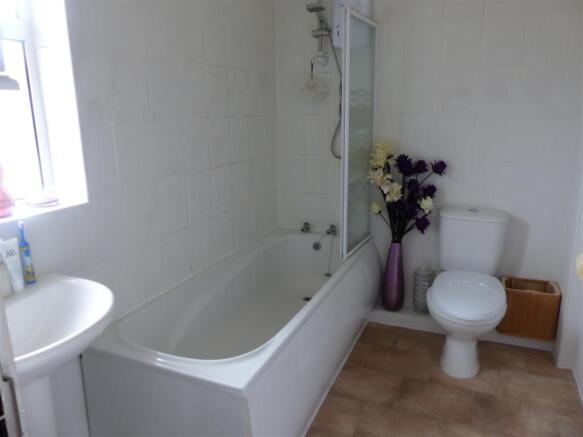 BATHROOM.JPG