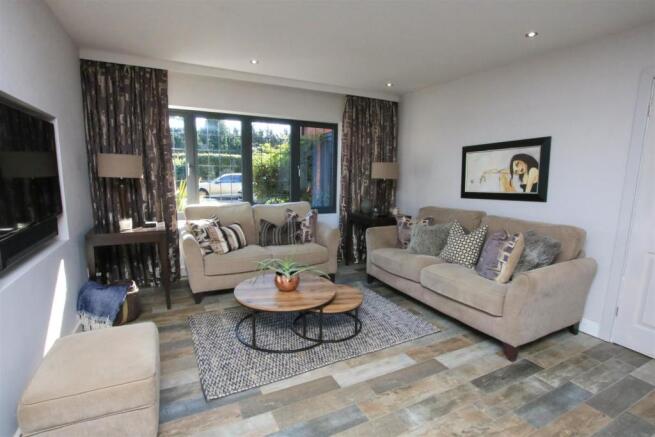 LIVING/ DINING/ KITCHEN