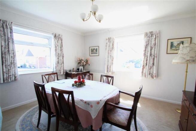 Spacious Living / Di