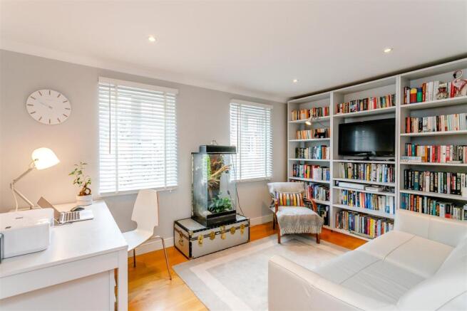 8333768-interior16.jpg