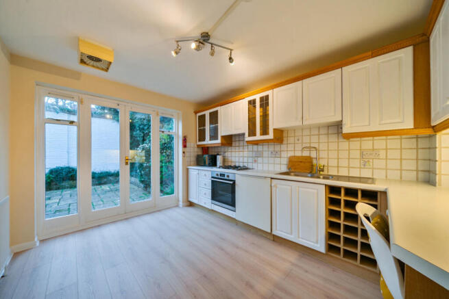 1425035-6-69afb79...