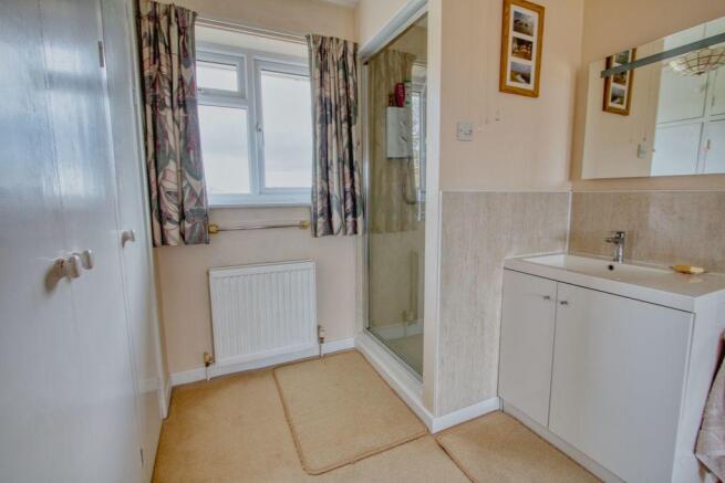 Ensuite to Bed 1
