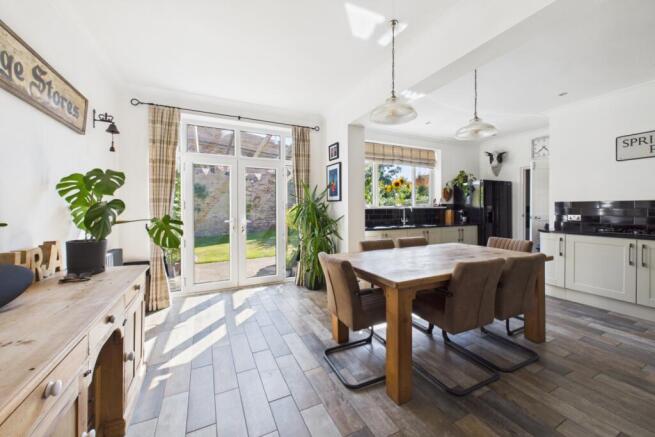 4 bed Detached for sale Image 4