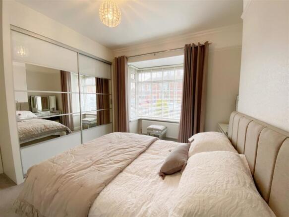 Bedroom 1 pic 2.jpg