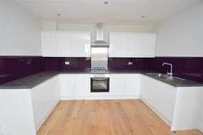 Flat 10, Stephenson House, The Grove, Gravesend DA12 1BF