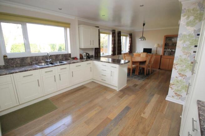 LIVING KITCHEN
