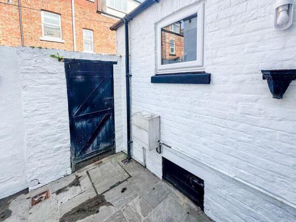 3 bed Terraced to rent Image 9