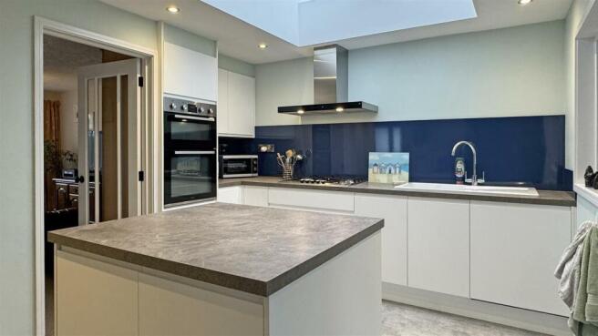 Kitchen 4.jpg