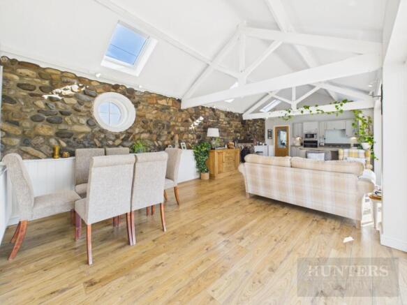 5 bed Detached for sale Image 6