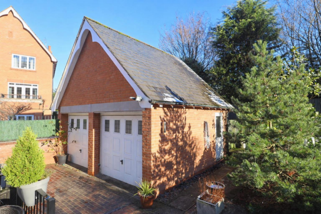 DOUBLE GARAGE