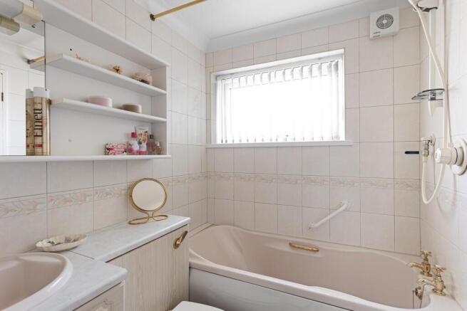 2 bed Bungalow for sale Image 11