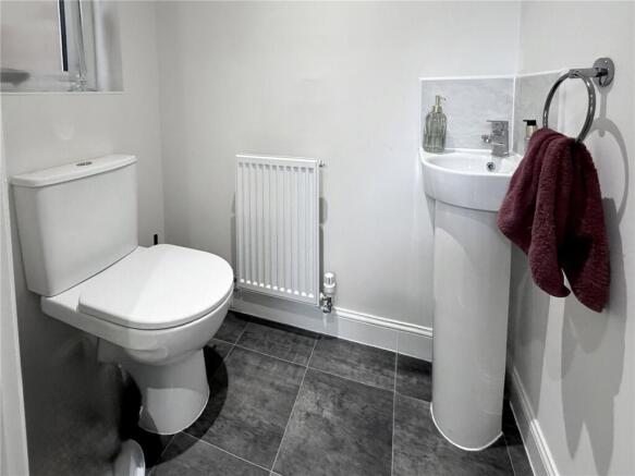 4 bed Detached for sale Image 8