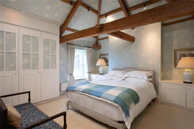 5 bed Detached for sale Image 10