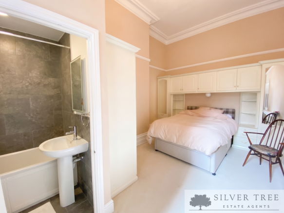 2 bed Apartment for sale Image 7