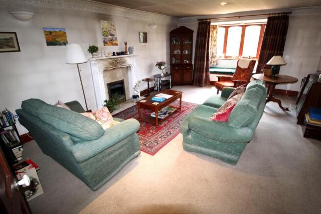 LOUNGE VIEW 1
