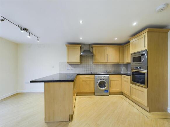 2 bed Apartment for sale Image 4