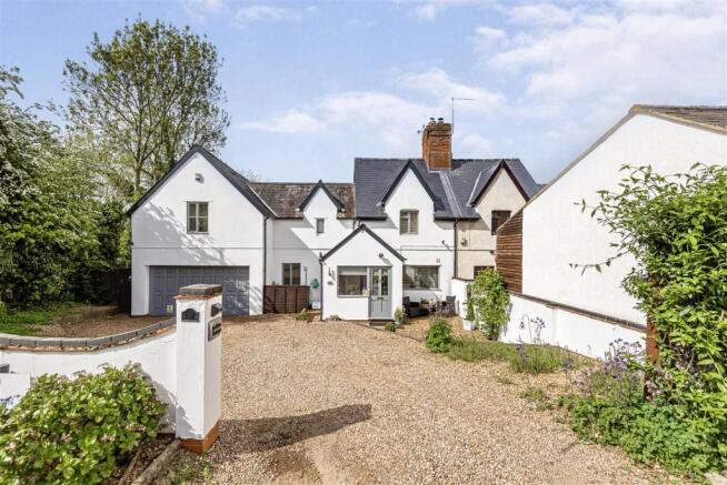 2 Jubilee  Cottage, Front aspect from gates