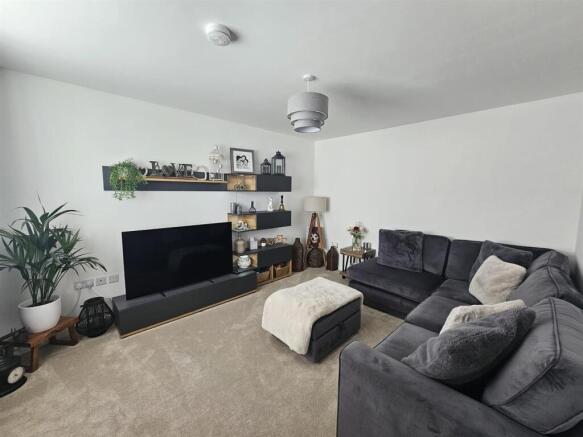 3 bed Semi-Detached for sale Image 10