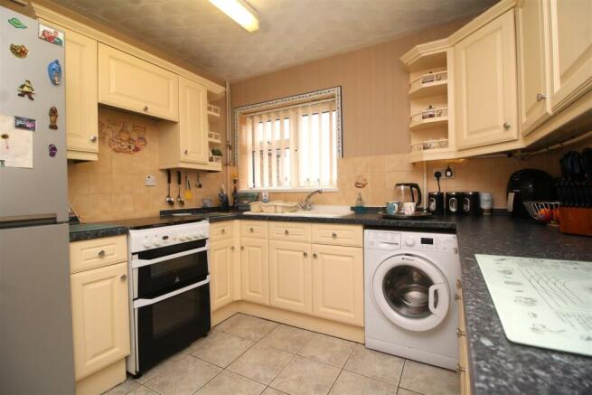 kitchen 2 .JPG