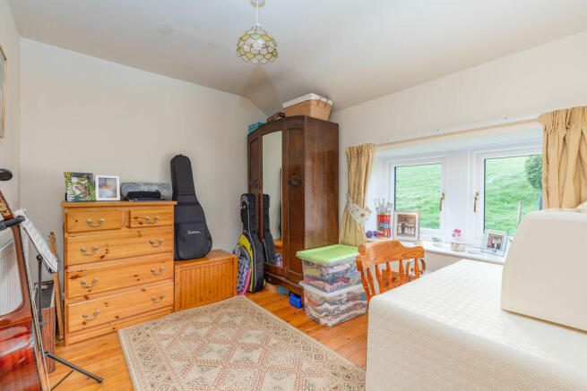 4 bed Detached for sale Image 12
